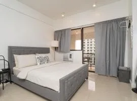 Charming Greenbelt Condo with Balcony & Pool Access