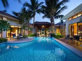 Grand Metropark Villa Resort Sanya Yalong Bay - Beach shuttle and Singer performance
