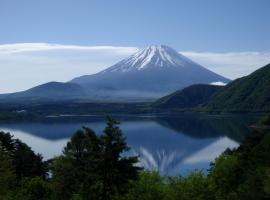 浩庵キャンプ場 本栖湖畔 キャビン Cabins at Lake Motosu Kouan campground cottages, bungalows, Campingplatz in Fujikawaguchiko