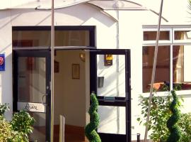 The Riviera Hotel & Holiday Apartments Alum Chine, hotel in Bournemouth