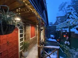 MeenaBagh Villa Rooms & Cafe