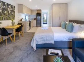 Modern Studio Retreat Prime City Fringe Location