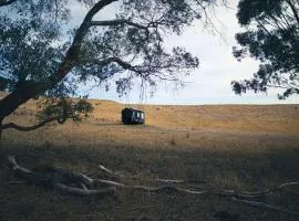 Off-Grid Cabin Nestled in Nature - Pet Friendly - Ottessa