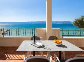 Diamond Beachfront Apartments, hotel a Duće