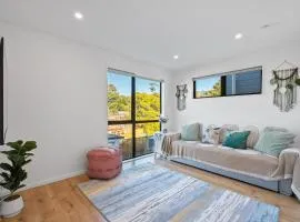 Luxury 4 BR Retreat 4 bath with 3 Master Suites and Kids' Playroom