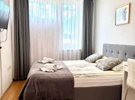 COZY PLACE NEAR BUS AND RAILWAY STATION with common kitchen, bathroom and toilet