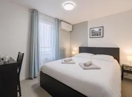 Wine & Four - Chambre Agréable sur les Allées