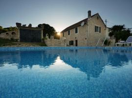 Holiday Home Leptir, ξενοδοχείο σε Siverić