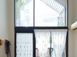 hiddenmoon cottage, Hotel in Bangkok