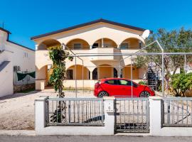 Apartments Hasnek, ξενοδοχείο σε Vir