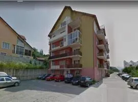 Apartament 3 camere 3 paturi pentru 6 pers,plus un pat de o persoană de rezervă