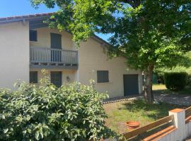 Maison au calme à proximité du lac: Maubuisson şehrinde bir otel