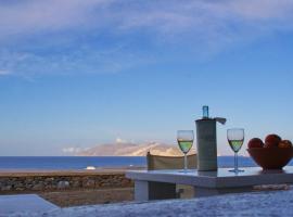 Folegandros Villas Beachfront, k&aelig;ledyrsvenligt hotel i Karavostasi