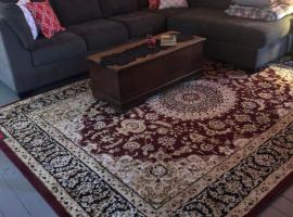 Poe Themed Home Close to Beaches and DE Turf, casa r&uacute;stica em Milford