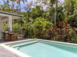 Rainforest Retreat in Bamboo, hotel in Miallo