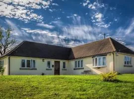 Amber Lodge with private hot tub