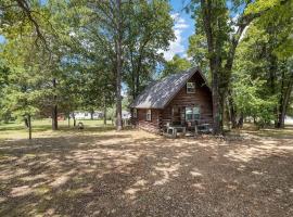 Nature's Nook - Fire Pit & Near Fishing & Golf, hotel a Eagle Rock