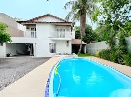 Linda Casa de 4 quartos com piscina e localização top