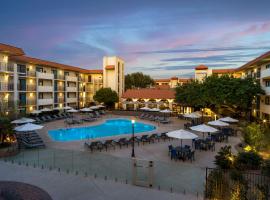 Embassy Suites by Hilton Scottsdale Resort, hotel v destinaci Scottsdale