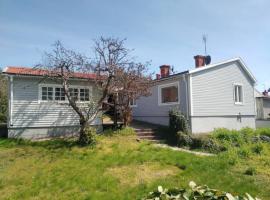 2 rum och kök varav 1 sovrum samt en stuga i anslutning med 1 sovrum, vila v destinaci Oskarshamn