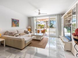 Alcazaba Beach Apartment, hotell i Estepona