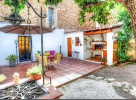 Casa con jardín y barbacoa