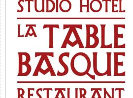 Studio Hôtel-Restaurant LTB La Table Basque, appart'hôtel à Biarritz