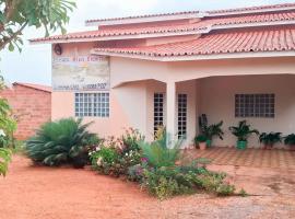 Casa 4 Quartos no Centro de Mateiros - Wi-Fi – hotel w mieście Mateiros