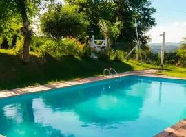 Chalé Confortável e Completo com piscina