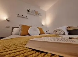 Elunà Assisi Home