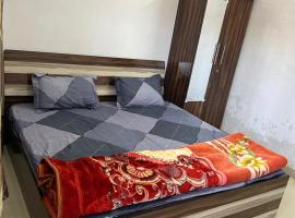 Viraj Cottage 2 bhk AC Free WiFi & Parking Near Ram Mandir, ξενοδοχείο σε Ayodhya