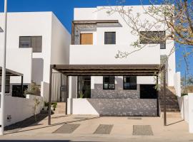 Cabo San Lucas House, 2Bedroom, 2Bathrooms,Pool, Rooftop views, hotel i El Pueblito