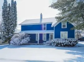 Steps to Dtwn! Suttons Bay Retreat Near Wine Trail