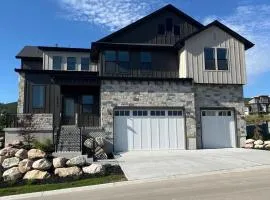 NEW Luxury Home super comfy By Snowbasin & Pow Mow