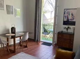 Studio avec balcon sur cour