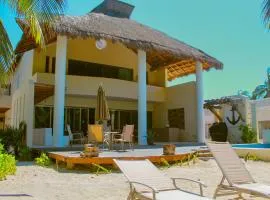 Lemnus Luxury villa walking distance to Chicxulub