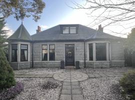 Luxury 5 Bedroom Property in West End, cottage in Aberdeen