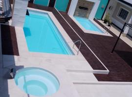 DEL SOL APARt TERMAL V, hotel con piscina a Termas de R&iacute;o Hondo