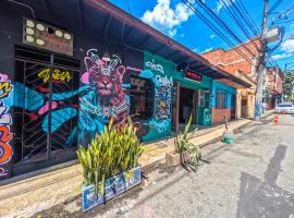 Canela Hostel Medellin, δωμάτιο σε οικογενειακή κατοικία σε Μεδεγίν