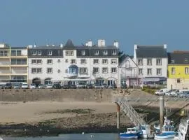 Hotel De La Mer