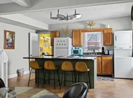 Cozy Downtown Stay w Private Backyard & Parking