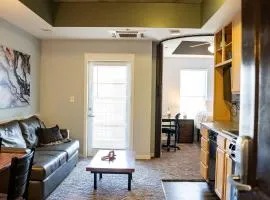 Chic City Apartment with parking Canal View RoofDeck