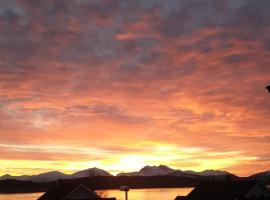 Modern house in chain with lovely views!, hotel di Tromsø