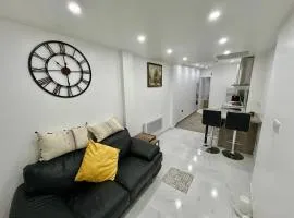 Verb Studio - North London Enfield Self Catering Holiday - work accommodation