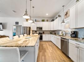 Newer Large Beachside 6 Bedroom House 3000 Sq Ft Sleeps 22, majake sihtkohas Dauphin Island