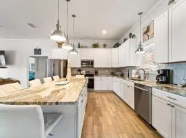 Newer Large Beachside 6 Bedroom House 3000 Sq Ft Sleeps 22