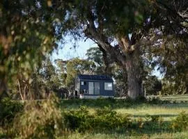 Designer Private Off Grid Cabin with Lake Access - Esti