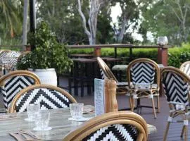 Colonial Palms Motor Inn