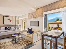 Stunning Beachfront Condo - Sea Views & Pools