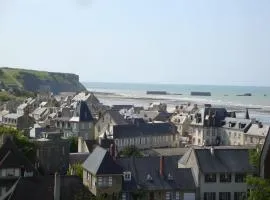 Modern Bayeux Hideaway